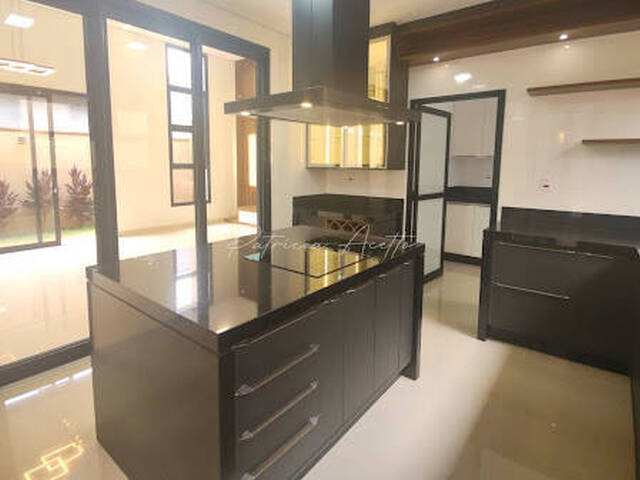 #160 - Casa para Venda em Araraquara - SP